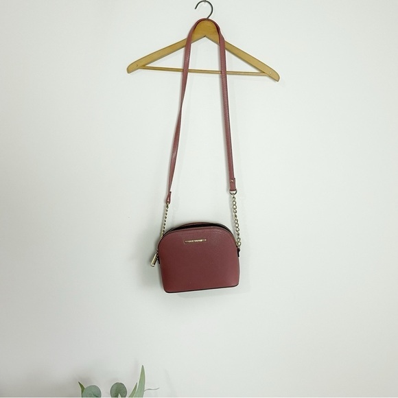 [Steve Madden] Dark Pink & Gold Hardware Crossbody Bag - Picture 1 of 6